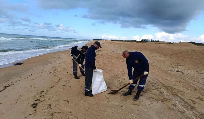 mazut-na-pljazhah-anapy-posle-shtorma-zagrjaznenie-chernomorskogo-poberezhja-e2cf316.jpg